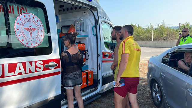 Serinlemek için girdikleri denizde faciayı yaşadılar! 5 kişilik aile boğulma tehlikesi geçirdi - Resim: 1