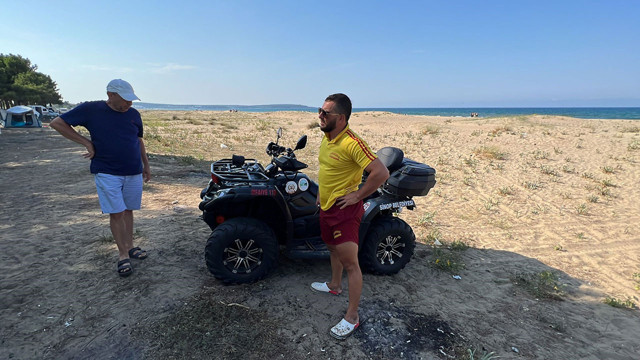 Serinlemek için girdikleri denizde faciayı yaşadılar! 5 kişilik aile boğulma tehlikesi geçirdi - Resim: 0