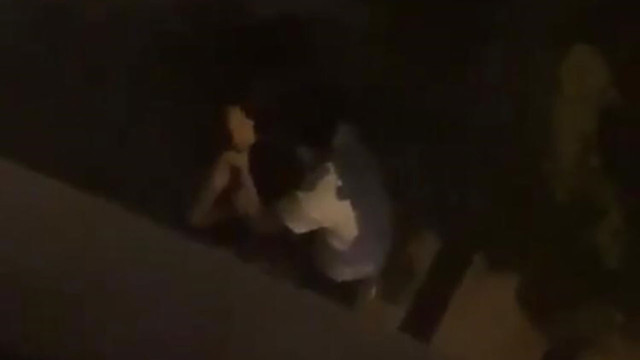 Beşiktaş'ta sevgili kavgası kameralara yansıdı! Kız arkadaşının boğazını sıkan şahıs kendini yumrukladı - Resim: 1