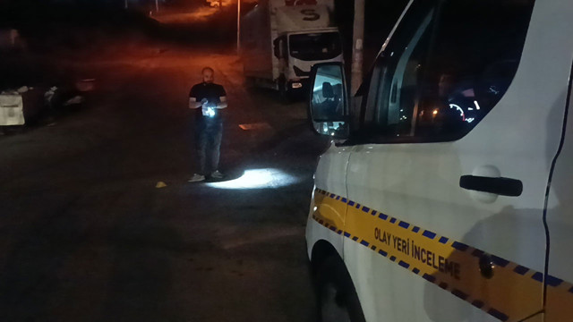 Tartıştığı eski ev arkadaşını sokak ortasında bacağından vurdu! - Resim: 0