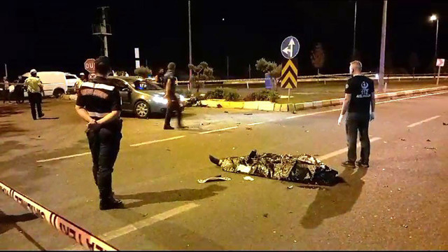 Balıkesir'de otomobille motosikletin çarpıştığı feci kazada güvenlik görevlisi ve eşi can verdi! - Resim: 0