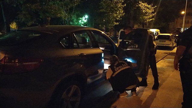 Çorum'da park halindeki otomobile kurşun yağdırdılar! - Resim: 2