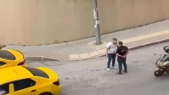 Trafikte herkesi şaşırtan hareket! Darp edilen kurye ellerini arkadan bağladı sabır sınavı verdi - Resim: 1