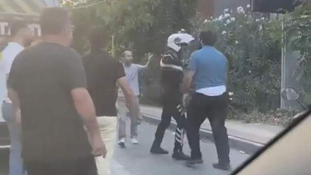 Trafikte herkesi şaşırtan hareket! Darp edilen kurye ellerini arkadan bağladı sabır sınavı verdi - Resim: 2