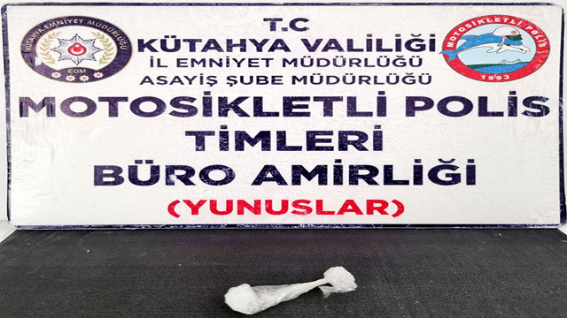 Kütahya'da Yunus Timlerinin yaptığı aramada 2 gencin üzerinde uyuşturucu ele geçirildi! - Resim: 0