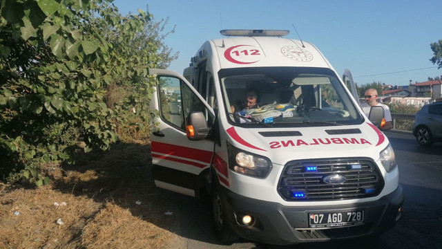 Yoldan çıkan otomobil takla atıp bahçeye girdi! Ağaçlara saplanan otomobilde 3 kişi yaralandı - Resim: 2