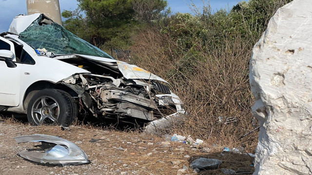 Borum'da acı kaza! Kontrolden çıkan otomobil beton direğe çarptı, sürücü can verdi - Resim: 1