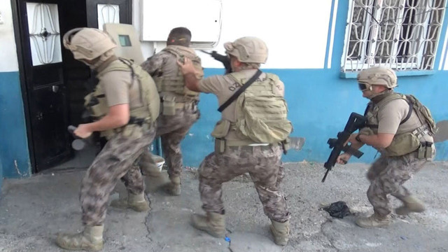 Gaziantep'te zahir tacirlerine şafak operasyonu! Narkotik polisleri mahalleyi ablukaya aldı - Resim: 2