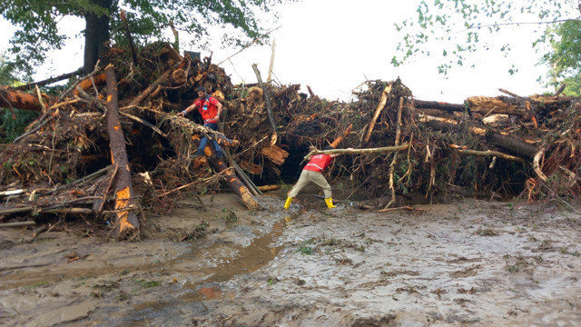 Kırklareli'ndeki selde ölenlerin sayısı 5'e yükseldi! 3 aylık evli doktor ve eşinin cenazeleri bulundu - Resim: 1