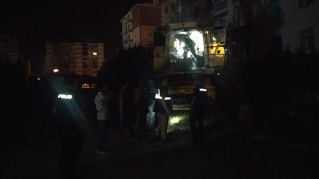 Çorum'da park halindeki biçerdöveri pompalı tüfekle kurşunladılar! - Resim: 0