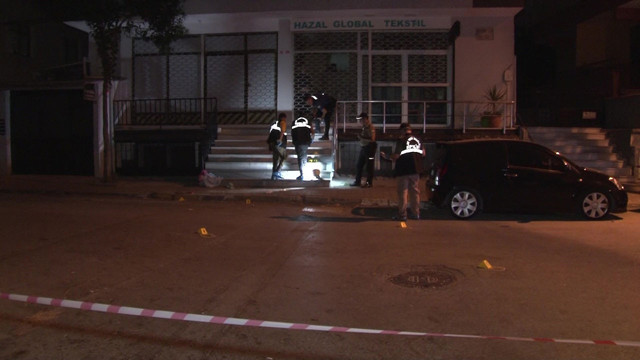 Kartal'da sokak ortasında sohbet eden gençlere silahlı saldırı! 1'i ağır, 3 kişi yaralandı - Resim: 1