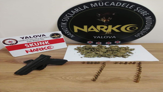 Yalova'da polisten narkotik köpekli uyuşturucu operasyonu! 10 kişi gözaltına alındı - Resim: 0