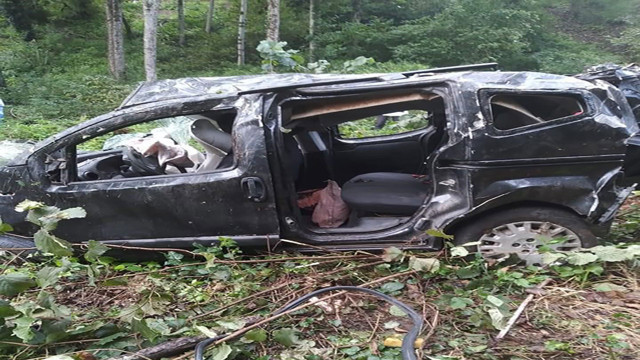 Ordu'da feci kaza! Hafif ticari araç 300 metrelik uçurumdan yuvarlandı: 3 ölü, 2 yaralı - Resim: 0