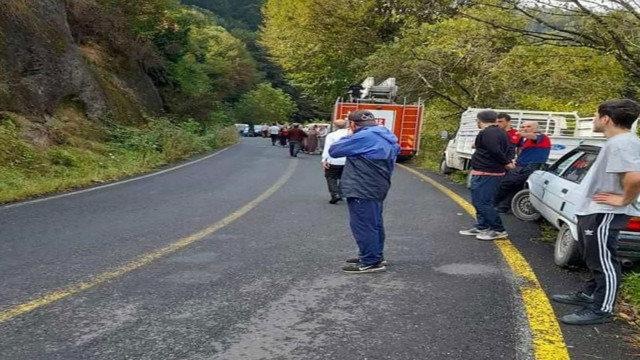 Ordu'da feci kaza! Hafif ticari araç 300 metrelik uçurumdan yuvarlandı: 3 ölü, 2 yaralı - Resim: 1