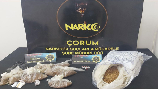 Çorum'da polis ekiplerinden uyuşturucu operasyonu! Çok sayıda uyuşturucu madde ele geçirildi - Resim: 0