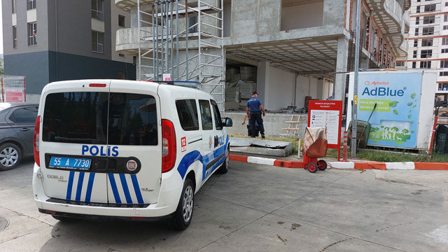 Samsun'da 11 katlı inşaattan intihar etemey çalışan şahısı polisler ikna etti! - Resim: 0