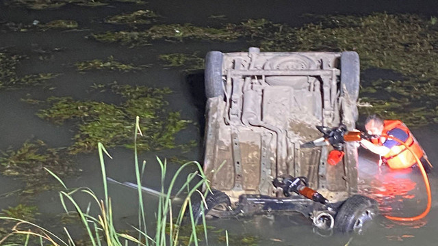 Samsun'da korkunç kaza! Yön levhasına çarpıp kanala uçtu: 1 ölü - Resim: 0