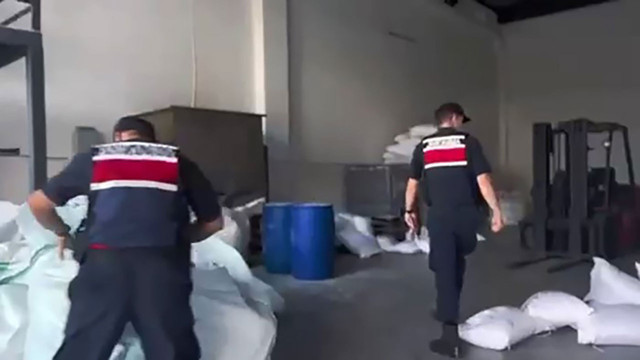 Tekirdağ'da Jandarma ekiplerinden sahte deterjan vurgunu! 64 ton sahte deterjan ele geçirildi - Resim: 0