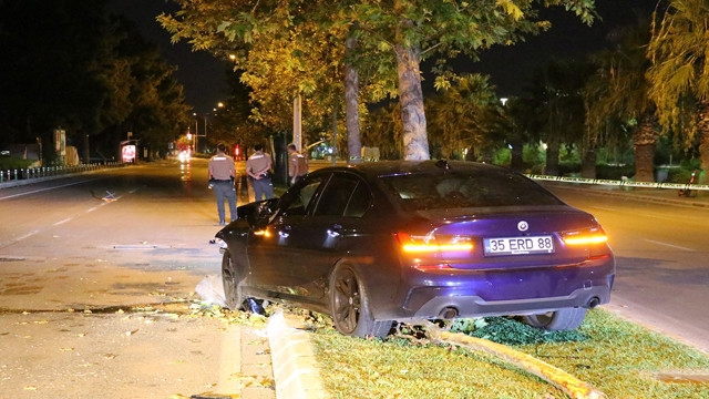İzmir'de acı kaza! Otomobille çarpışan motokurye can verdi - Resim: 1