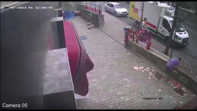 Kartal'Da film gibi olay! 10 bin eurosu rüzagrın etkisiyle sokağa saçıldı - Resim: 1