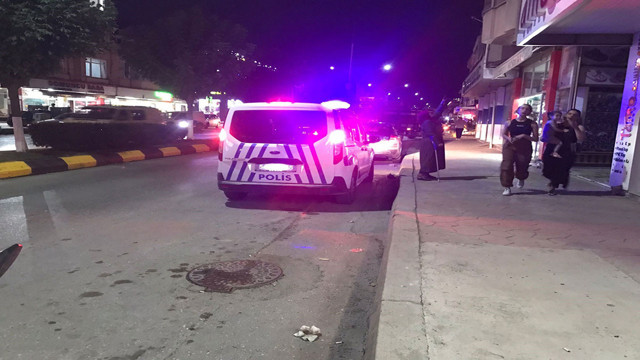 Şehir magandası döner bıçağıyla dehşet saçtı! Vatandaşları darp edip uzman çavuşu bıçakla yaraladı - Resim: 1