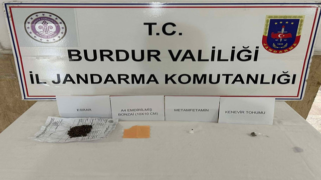 Burdur'da jandarma ekiplerinden uyuşturucu operasyonu! 7 kişi gözaltına alındı - Resim: 0