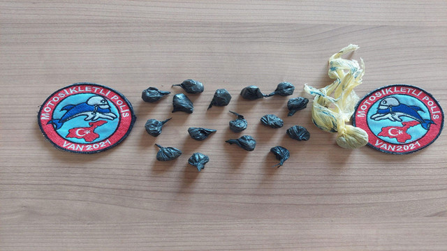 Van'da torbacılara geçit verilmiyor! Çok sayıda uyuşturucu ele geçirildi - Resim: 1