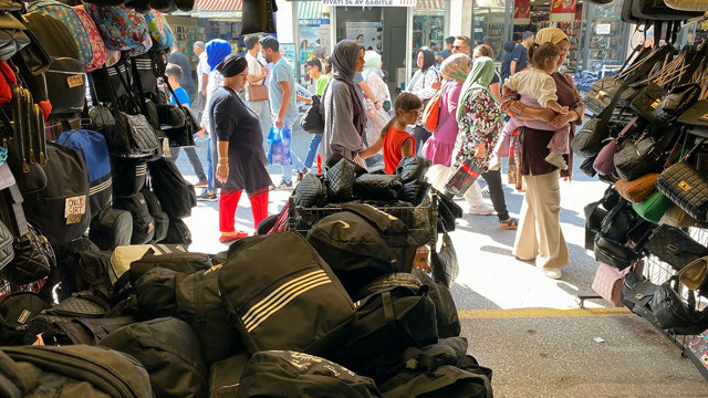 Sakarya'da anne ve küçük kızının hırsızlığı ağızları açık bıraktı! O anlar kameralara yakalandı - Resim: 2