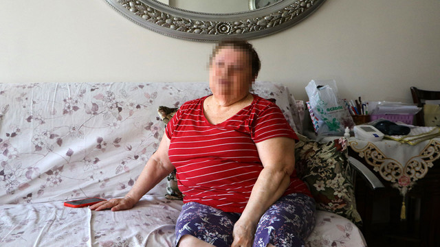 'Adın FETÖ'nün Ayfer ablası olarak karışmış' dediler gözleri görmeyen yaşlı kadını 3 buçuk milyon dolandırdılar! - Resim: 0