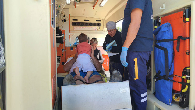 Bursa'da iki otomobil kafa kafaya çarpıştı! 1'i bebek 6 kişi yaralandı - Resim: 1