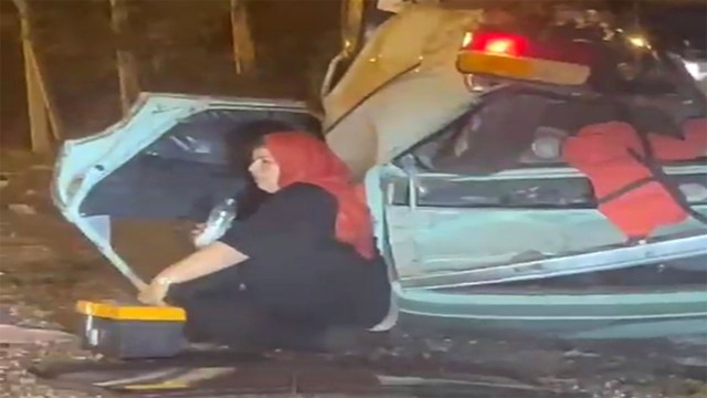 Mersin'de feci kaza! Kayan yolda başka araca çarpan otomobil takla attı - Resim: 0