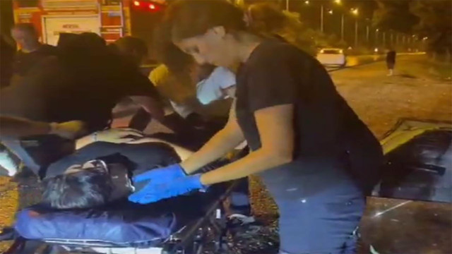 Mersin'de feci kaza! Kayan yolda başka araca çarpan otomobil takla attı - Resim: 1