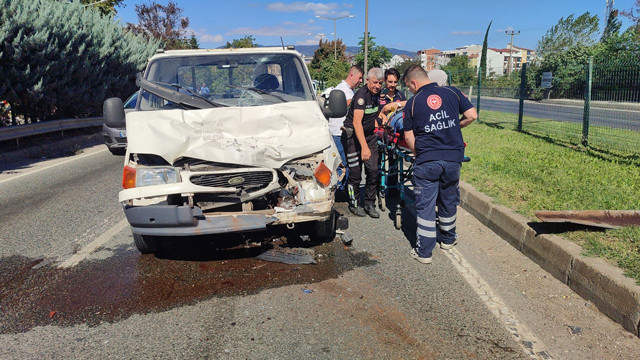Bursa'da korkunç kaza! Kamyonet tıra arkadan çarptı - Resim: 2