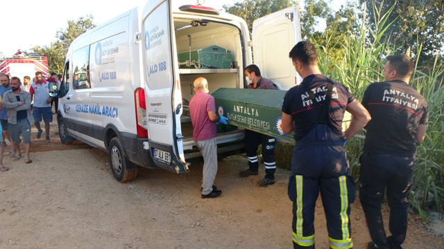 Antalya'da feci yangın! Konteynerdaki vinç operatörü yanarak can verdi - Resim: 3