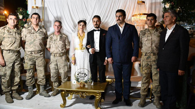 Şırnak'ta 7 bin kişinin katıldığı aşiret düğününde 113 koyun kesildi, milyonlar havada uçuştu - Resim: 1