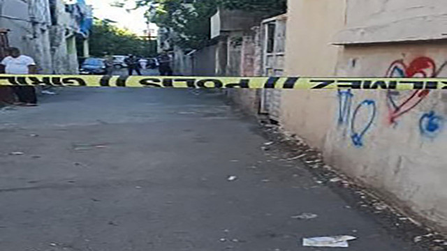 Adana'da sokak ortasında dehşet! Birbirlerine kurşun yağdırdılar - Resim: 0