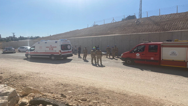 Adıyaman'da otomobil istinat duvarı çukuruna düştü: 1 yaralı - Resim: 1