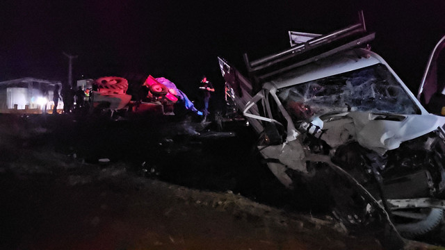 Adıyaman'da zincirleme kaza! 3 araç birbirine girdi: 3 yaralı - Resim: 2