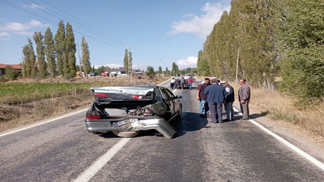 Tokat'ta korkunç kaza! Kontrolden çıkan otomobil başka araca arkadan çarptı: 4 yaralı - Resim: 1