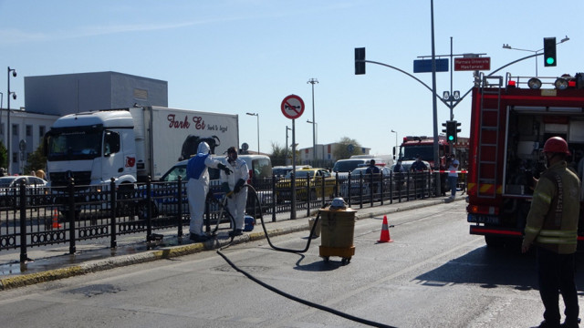 Pendik'te kimyasal madde alarmı! Yol trafiğe kapatıldı, polis peşlerine düştü - Resim: 0