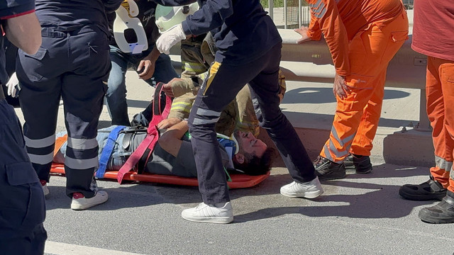 Başakşehir'de korkunç kaza! Ticari araç takla attı: 2 yaralı - Resim: 2