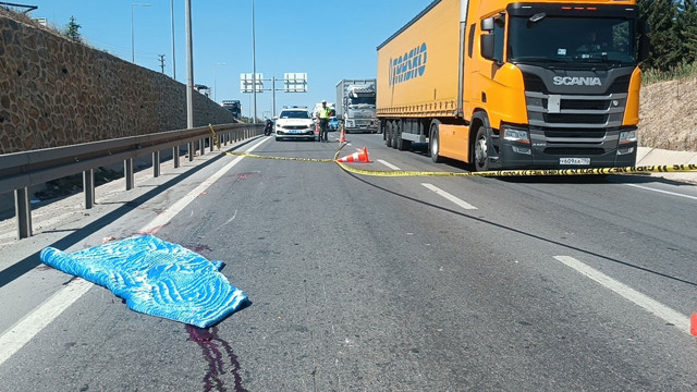 Kocaeli'de acı kaza! Hafriyat kamyonuyla çarpışan motosiklet sürücüsü can verdi - Resim: 0