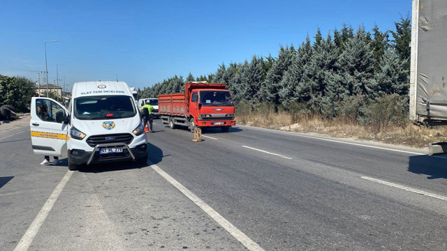 Kocaeli'de acı kaza! Hafriyat kamyonuyla çarpışan motosiklet sürücüsü can verdi - Resim: 1