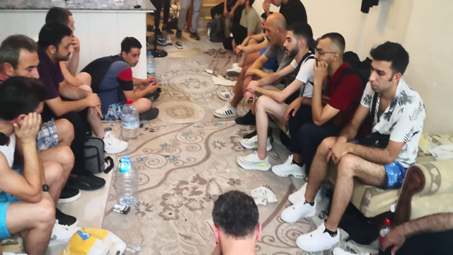 Muğla'da polis ekipleri bir evde 25 düzensiz göçmen yakalandı! - Resim: 0