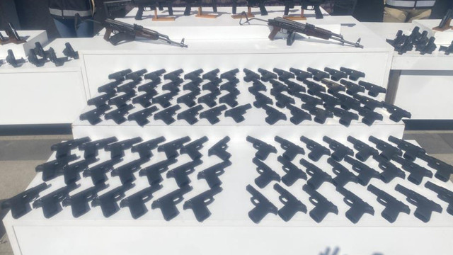 İstanbul'da silah kaçakçılığı operasyonunda 10 şüpheli yakalandı! Ele geçirilenlere bakın... - Resim: 1