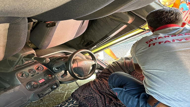 Kontrolden çıkan otomobil virajı alamayıp takla attı: 6 yaralı - Resim: 0