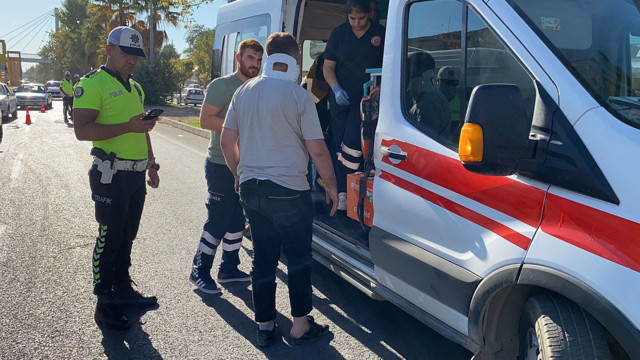 Adıyaman'da feci kaza!Motosiklet karşıdan karşıya geçmeye çalışan kadına çarptı - Resim: 1