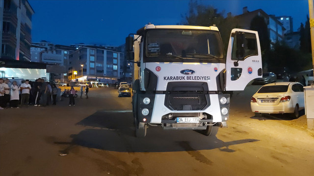 Çöp toplama kamyonunun altında kalan yaşlı adam can verdi! - Resim: 1