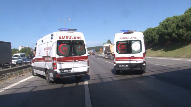 Kurtköy TEM otoyolunda 4 araç zincirleme kazaya karıştı: 2 yaralı - Resim: 2