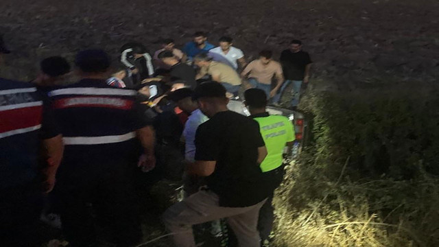 Adıyaman'da feci kaza! Kontrolden çıkan otomobil şarampole yuvarlandı - Resim: 1